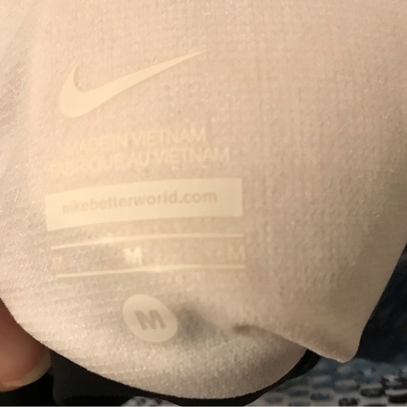 𝅺NIKE racer back tank top. Women’s size M.  Shades of blue, grey, navy, white. - Picture 2 of 2